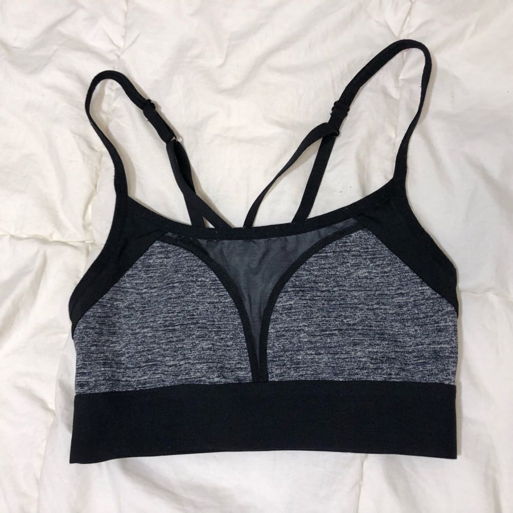 NWOT VICTORIAS SECRET PINK WOMENS XS ULTIMATE UNLINED GRAY AND BLACK SPORTS BRA